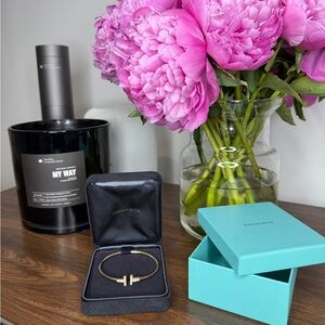 Tiffany & Co. Turquoise Box with Vibrant Pink Blooms